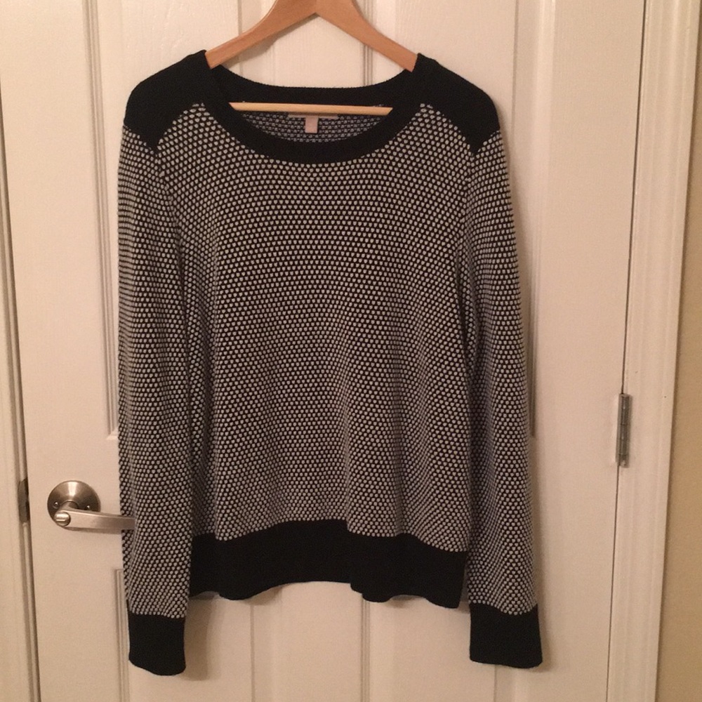 Banana Republic black/white short sweater. Size XL